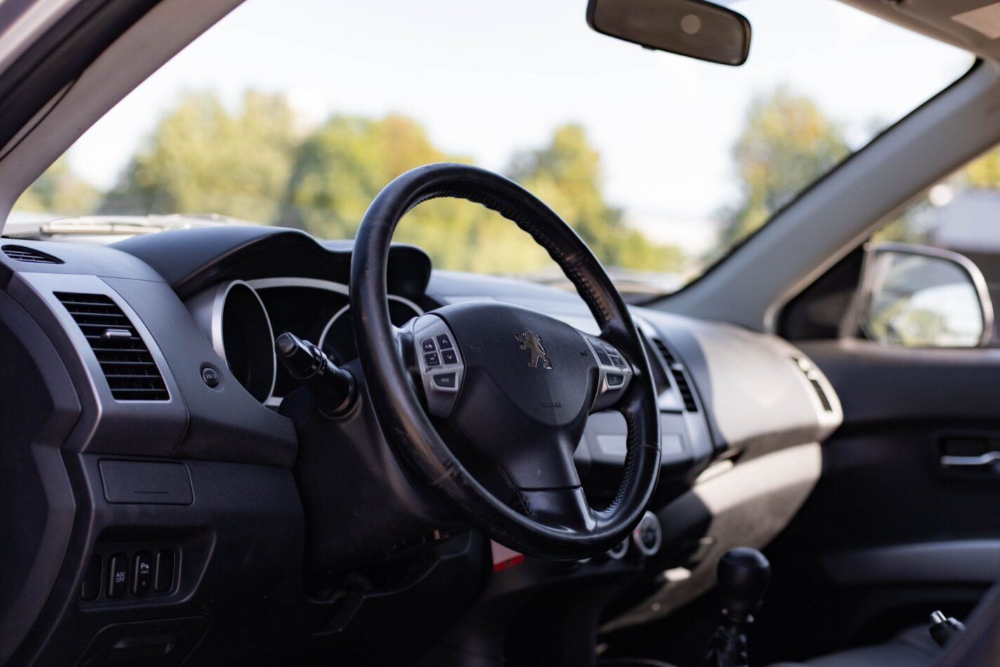 PEUGEOT 4007