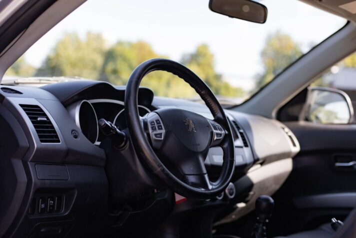 PEUGEOT 4007