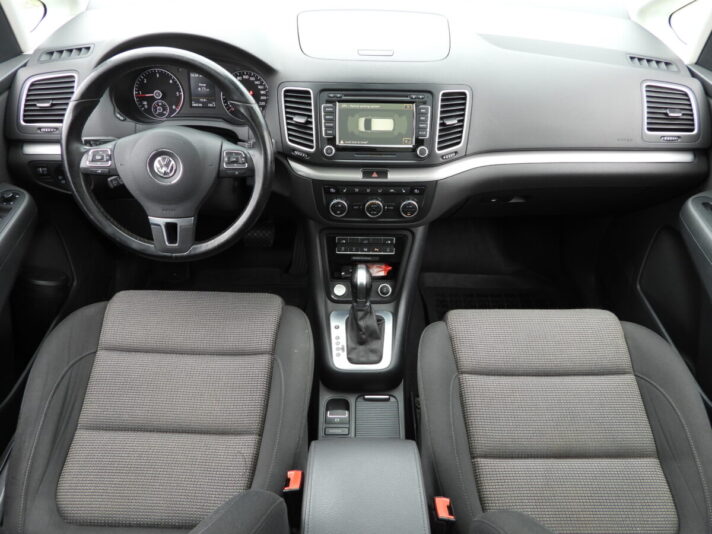 VW SHARAN
