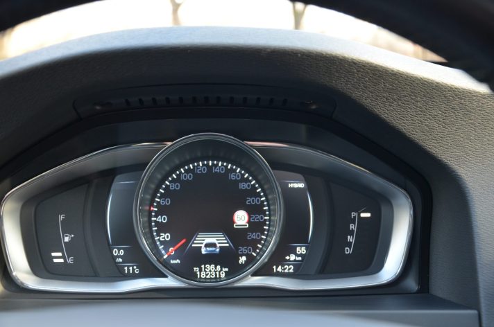 Tikko ievests 2016. Gada modelis. Volvo. V60 Plug-In Hybrid Summum. 2.4D6 (162kw -220z/s diesel + 50Kw-68z/s Electro= 288z/s) Awd pilnpiedziņa.