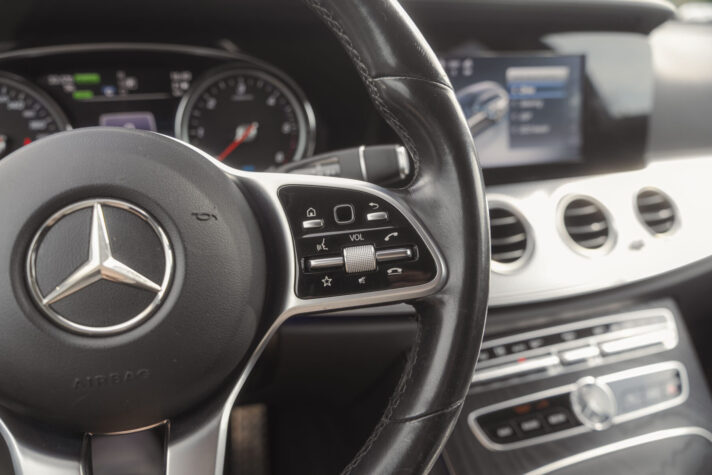 MERCEDES BENZ E300 DE