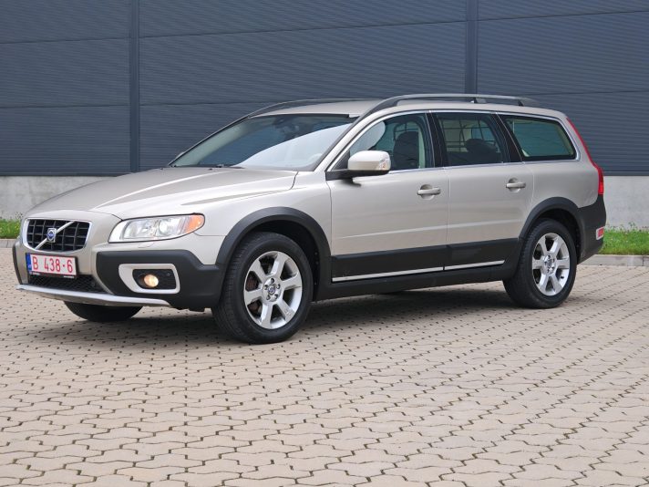 VOLVO XC70, 2,4D5 AWD. 6-KPP.