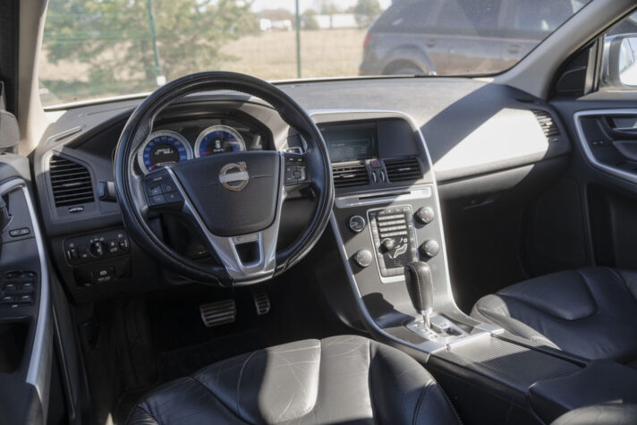 VOLVO XC60 R-DESIGN