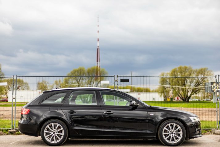 AUDI A4 AVANT