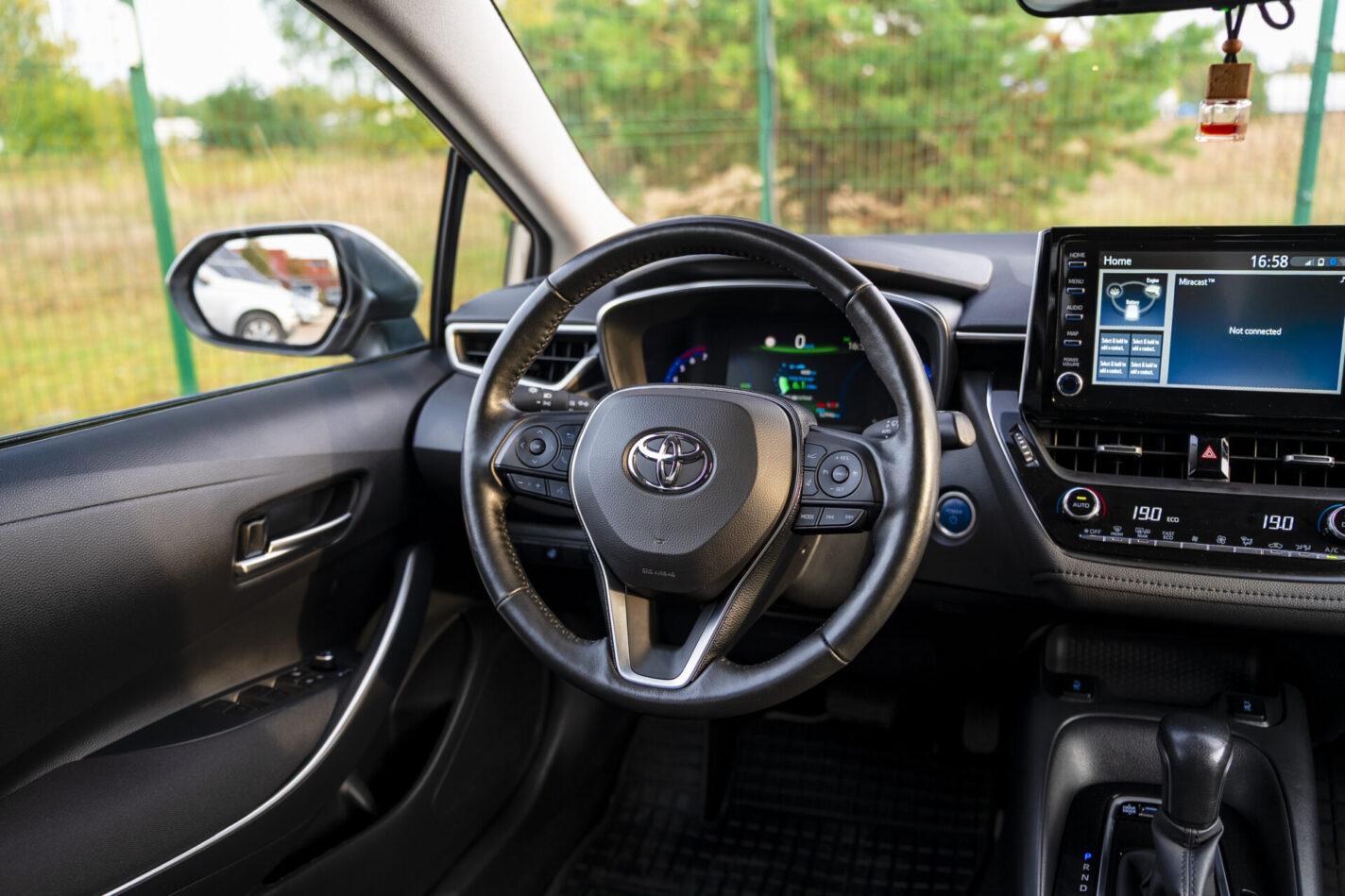 TOYOTA COROLLA HYBRID