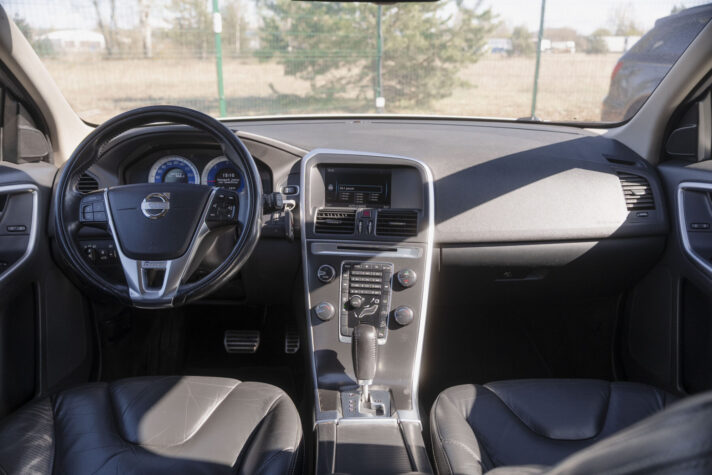 VOLVO XC60 R-DESIGN