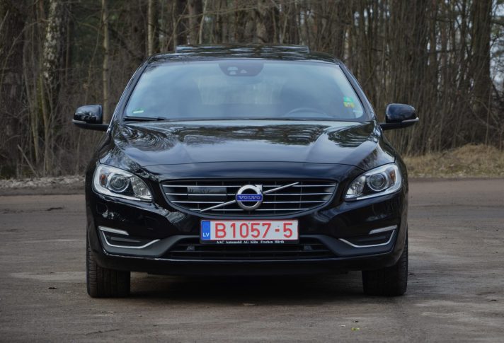 Tikko ievests 2016. Gada modelis. Volvo. V60 Plug-In Hybrid Summum. 2.4D6 (162kw -220z/s diesel + 50Kw-68z/s Electro= 288z/s) Awd pilnpiedziņa.