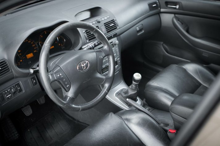 TOYOTA AVENSIS