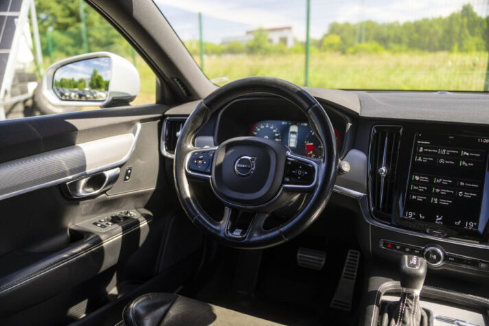 VOLVO V90 R-DESIGN