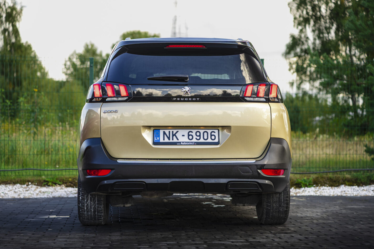 PEUGEOT 5008