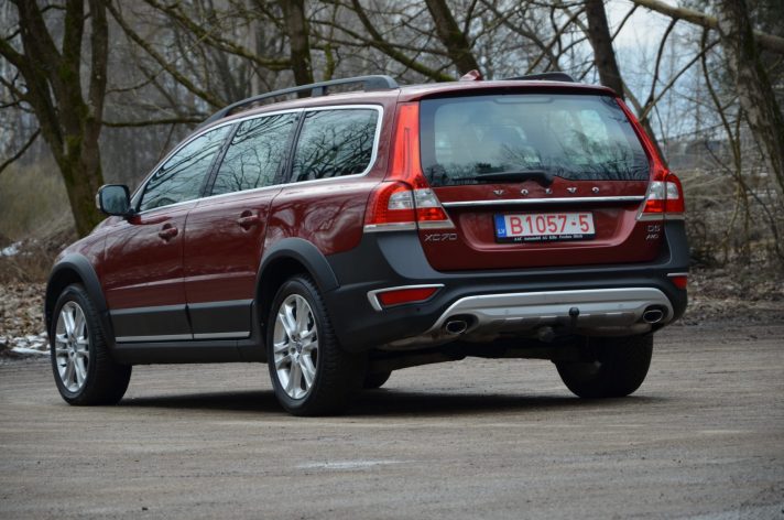Tikko ievests. Volvo XC 70 Summum 2.4 D5 (158kw-215z/s) Dīzelis 4×4 Awd . Ar automātisko ātrumkārbu.