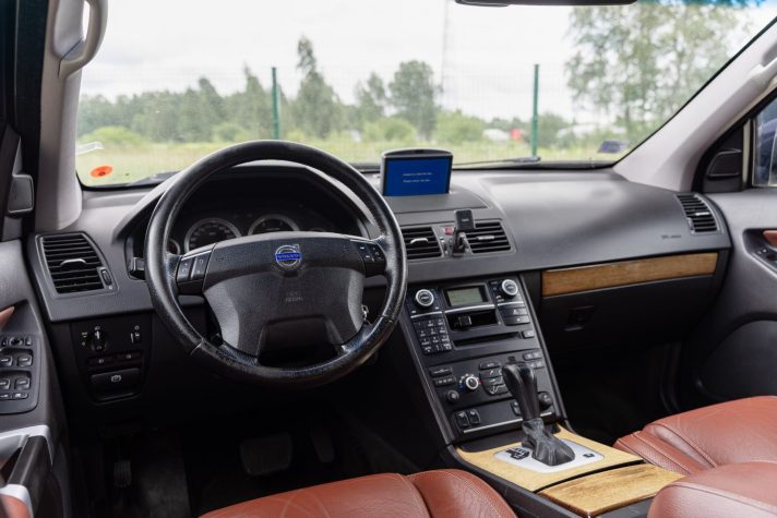 VOLVO XC90