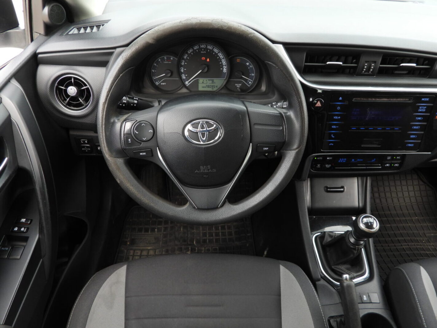 TOYOTA AURIS