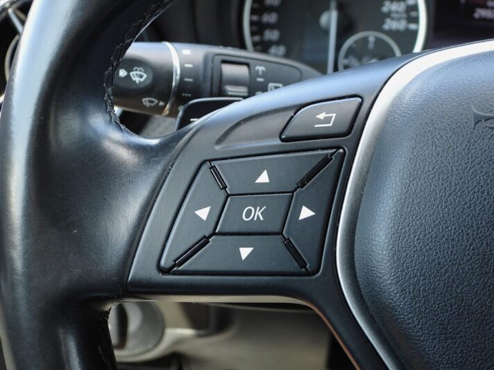 MERCEDES BENZ GLA 200