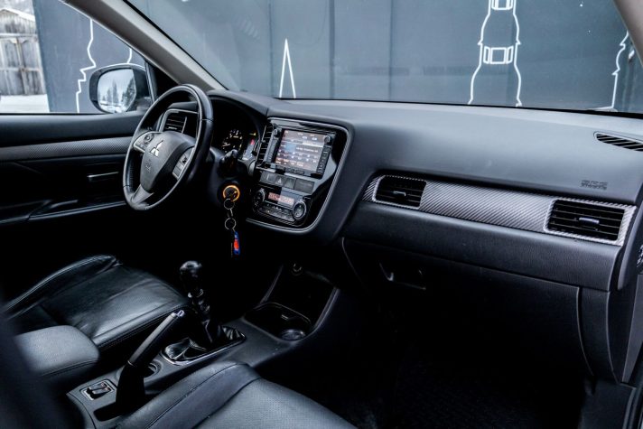 MITSUBISHI OUTLANDER