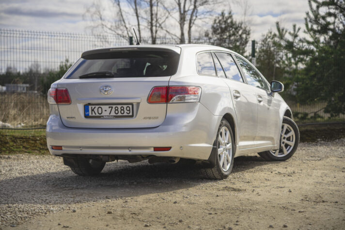 TOYOTA AVENSIS