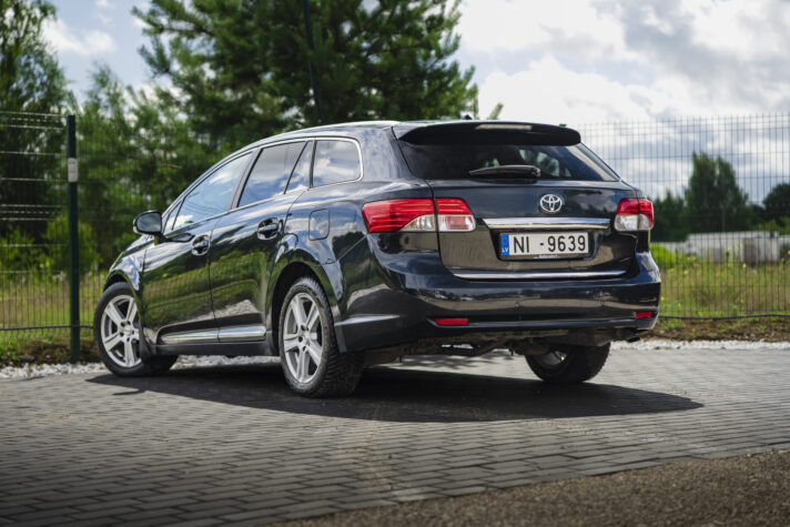 TOYOTA AVENSIS