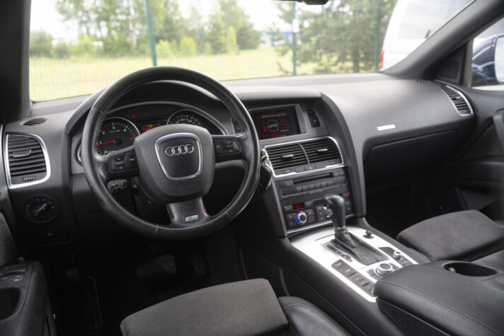 AUDI Q7 S-LINE