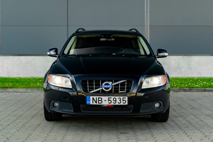 VOLVO V70