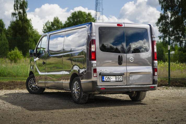 NISSAN NV300