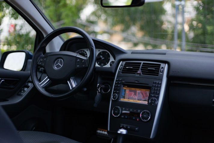 MERCEDES BENZ B 200