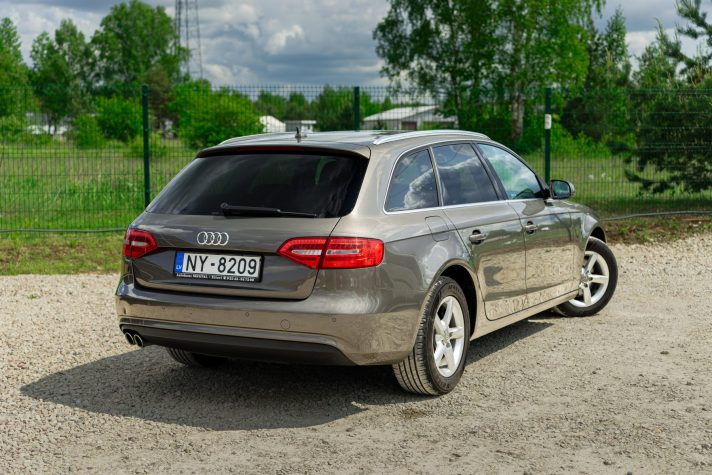 AUDI A4 AVANT