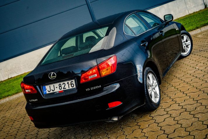 LEXUS IS 220