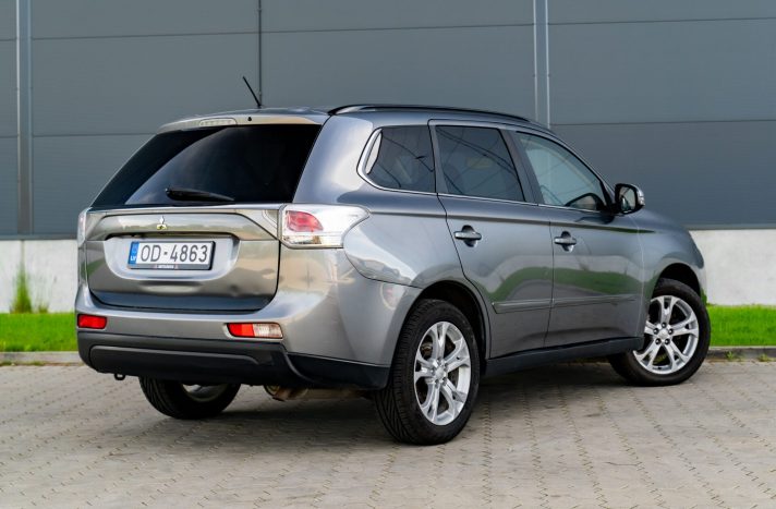 MITSUBISHI OUTLANDER