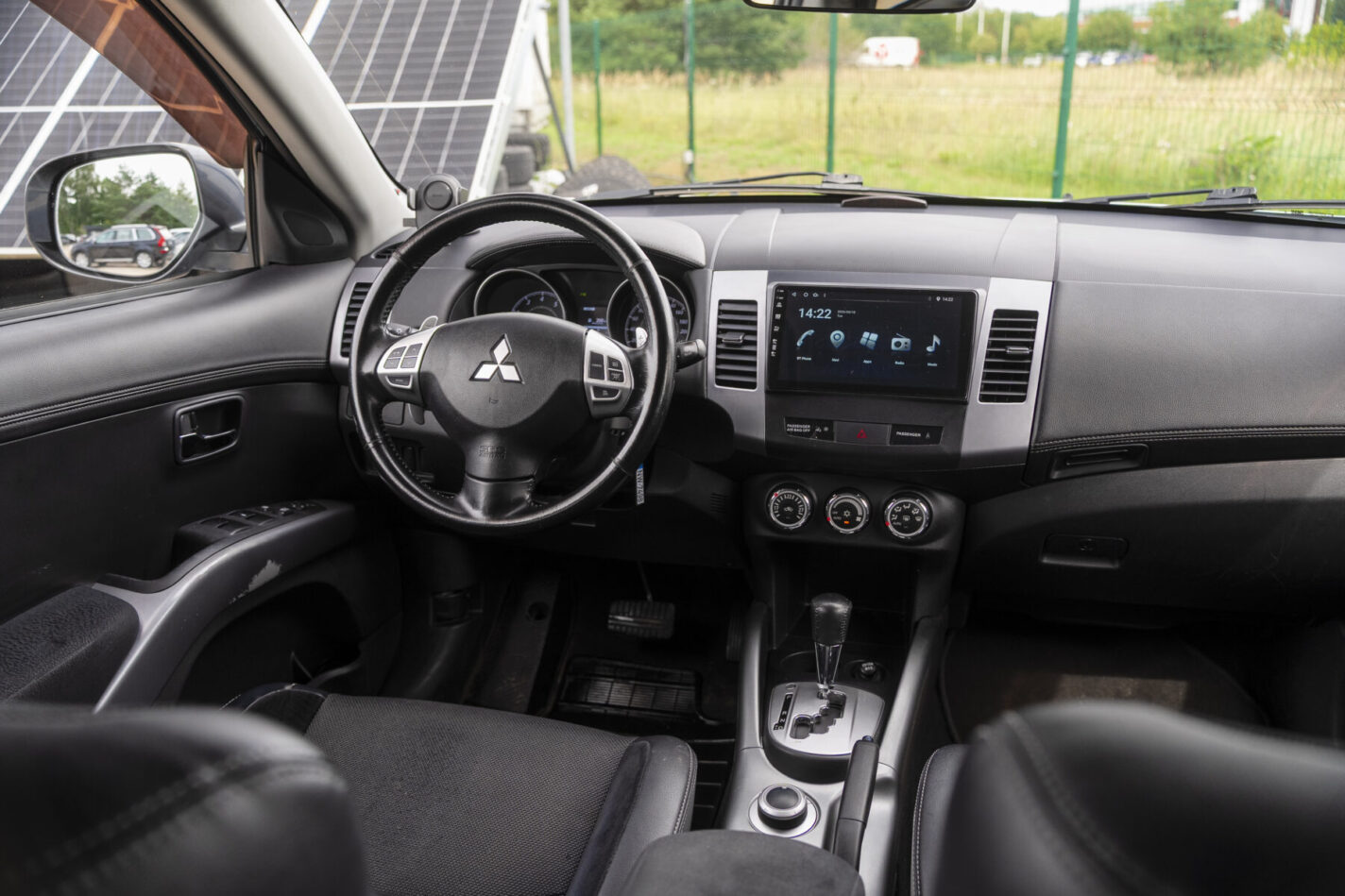 MITSUBISHI OUTLANDER