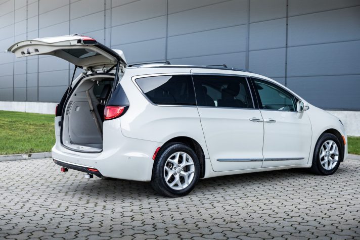 CHRYSLER PACIFICA