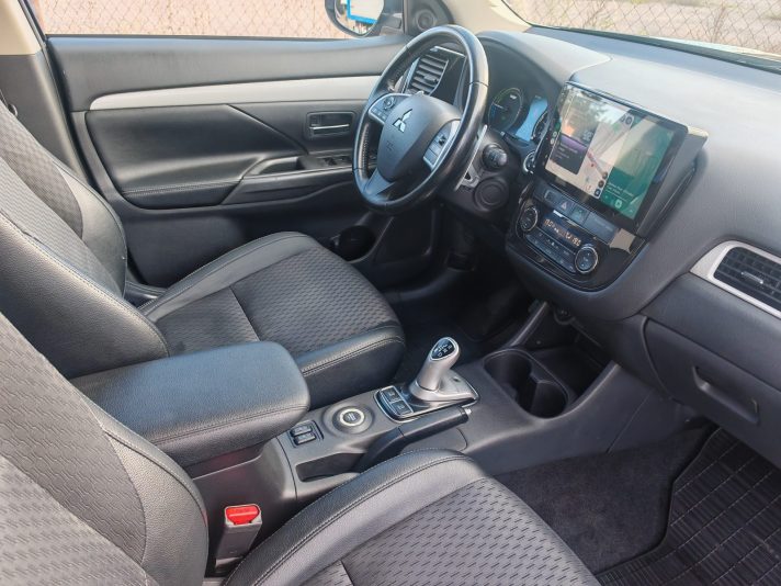Mitsubishi Outlander PHEV CVT, 203hp, 2014