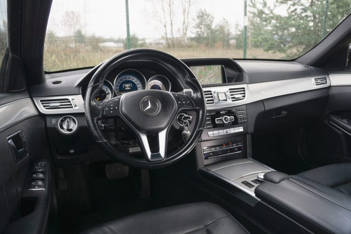 MERCEDES BENZ E220