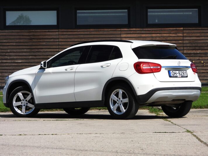 MERCEDES BENZ GLA 200