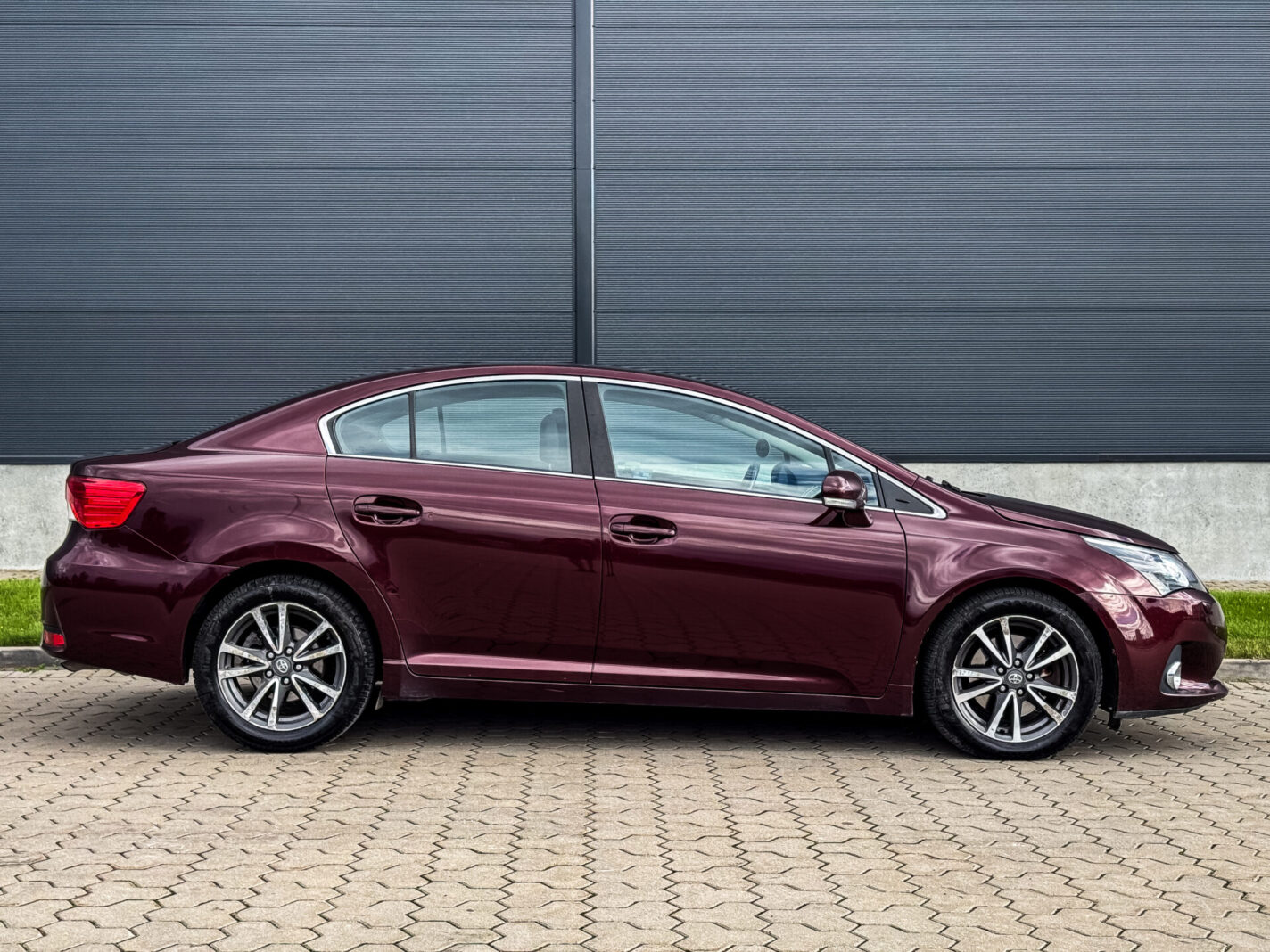 TOYOTA AVENSIS