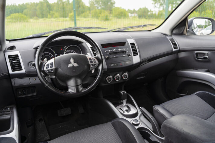 MITSUBISHI OUTLANDER