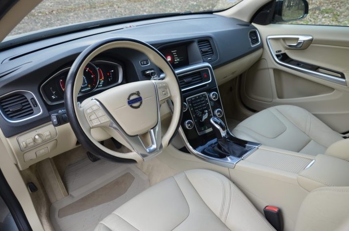 Tikko ievests.   Volvo V60 Cross Country Summum 2.4 Dīzelis 4×4 Awd . Ar automātisko ātrumkārbu.