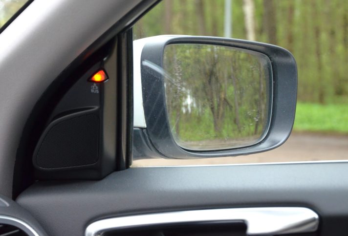Volvo XC 60 Summum Xenium 2.4 D5 (158Kw-215Z/s) Dīzelis Awd (4×4) Pilnpiedziņa ar automātisko ātrumkārbu.