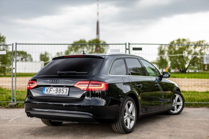 AUDI A4 AVANT