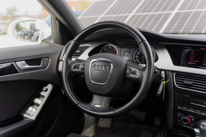 AUDI A4 AVANT QUATTRO