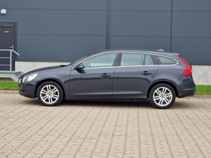 Volvo V60, 3D 120kW. Teicama tehniskā un vizuālā stāvoklī.