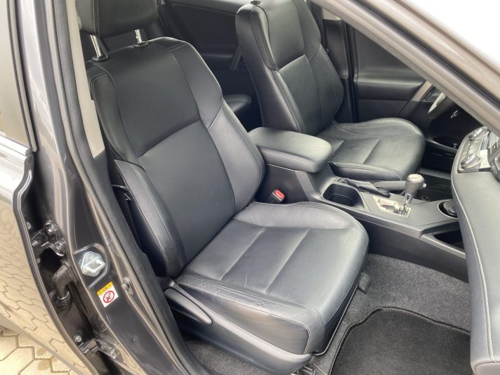 TOYOTA RAV-4 2.2D4D Automāts