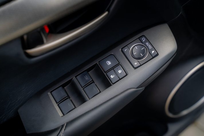 LEXUS NX300H