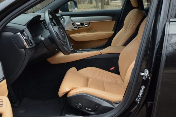 Tikko ievests. Volvo V90 Cross Country Awd. 2.0 D5 (173 kw-235 zs) Dīzelis. ar Automātisko ātrumkārbu.