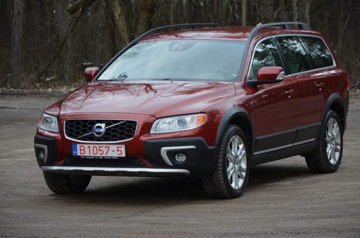Tikko ievests. Volvo XC 70 Summum 2.4 D5 (158kw-215z/s) Dīzelis 4×4 Awd . Ar automātisko ātrumkārbu.