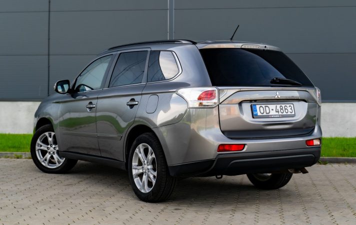 MITSUBISHI OUTLANDER