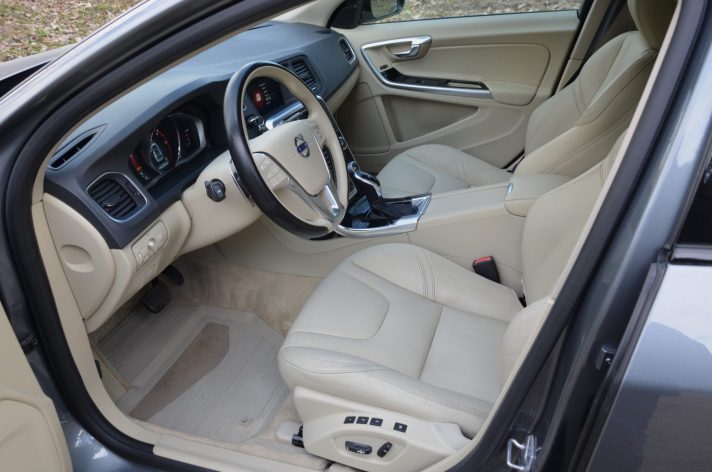 Tikko ievests.   Volvo V60 Cross Country Summum 2.4 Dīzelis 4×4 Awd . Ar automātisko ātrumkārbu.