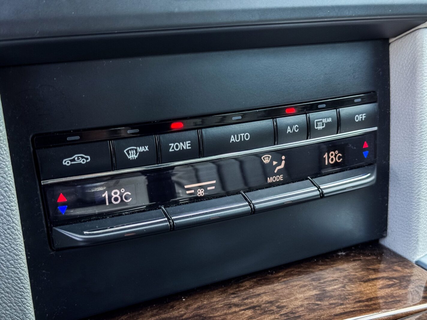 MERCEDES BENZ E220