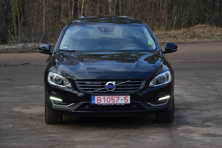 Tikko ievests 2016. Gada modelis. Volvo. V60 Plug-In Hybrid Summum. 2.4D6 (162kw -220z/s diesel + 50Kw-68z/s Electro= 288z/s) Awd pilnpiedziņa.