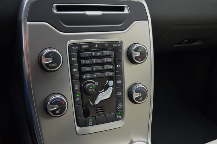 Tikko ievests. Volvo XC 70 Summum 2.4 D5 (158kw-215z/s) Dīzelis 4×4 Awd . Ar automātisko ātrumkārbu.