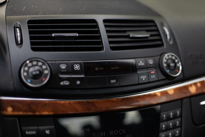 MERCEDES BENZ E220